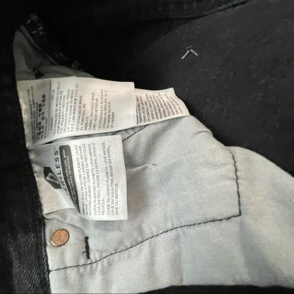 Levi’s premium mid rise 501 shorts 32